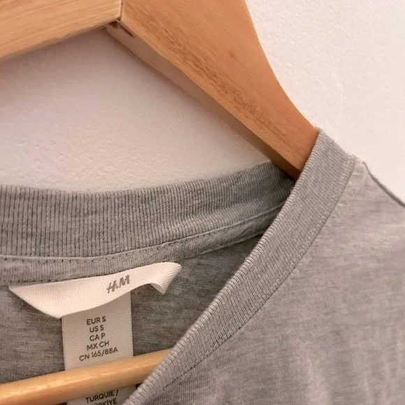 H&M Gray 'Paris' Graphic T-Shirt - Picture 3 of 5